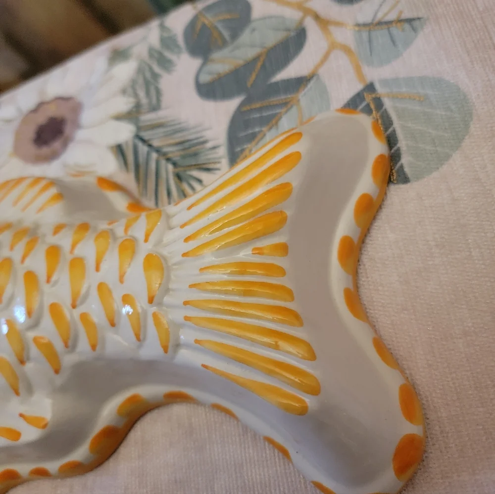 Bassano Ceramiche ABC Made In Italy Ceramic White & Gold Large Smiling Fish Mold - Picture 6 of 13